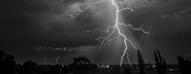 Jakie zjawisko elektryczne wykorzystano do budowy piorunochronu? Jakie zjawisko elektryczne wykorzystano do budowy piorunochronu?